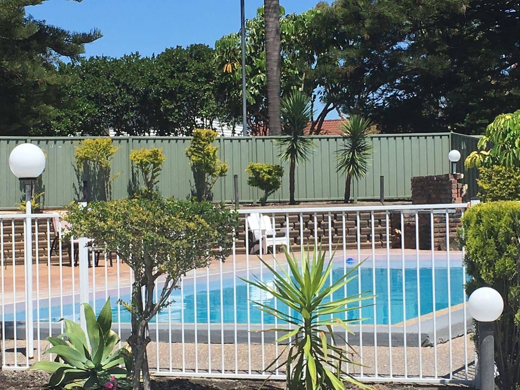 Belmont Palms Motel Lake Macquarie エクステリア 写真